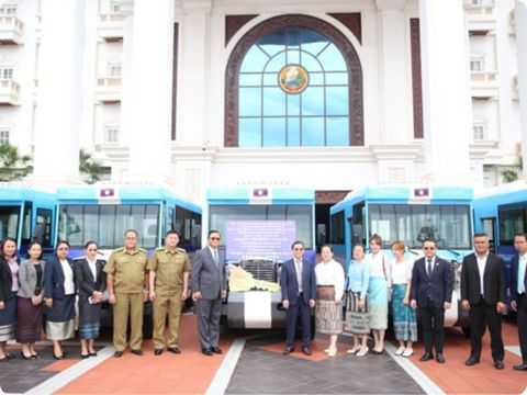 ラオス政府に車両6台を寄贈
